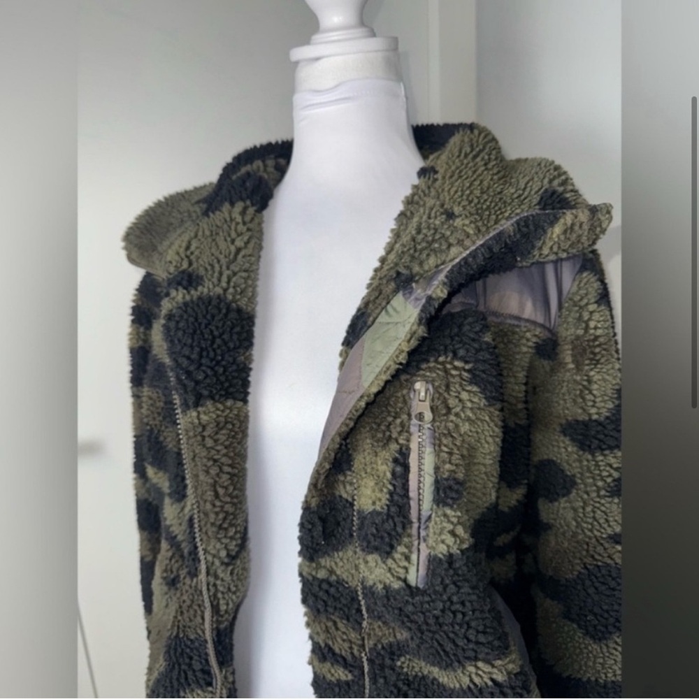 Generation Love Cedric Camouflage Fleece/Size Medium - Picture 4 of 9